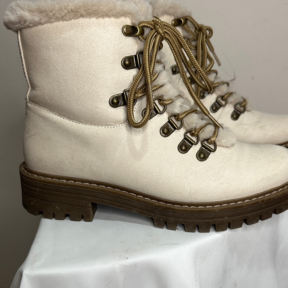 Cliffs by WHITE MOUNTAIN Cream Fur-Lined Winter Boots - Picture 2 of 8